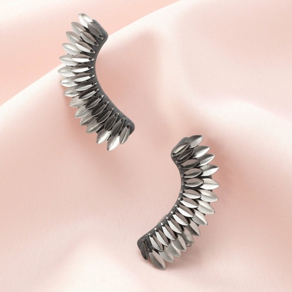 :: Stella & Dot Rare [SILVER] Pegasus Ear Climbers - Picture 2 of 7